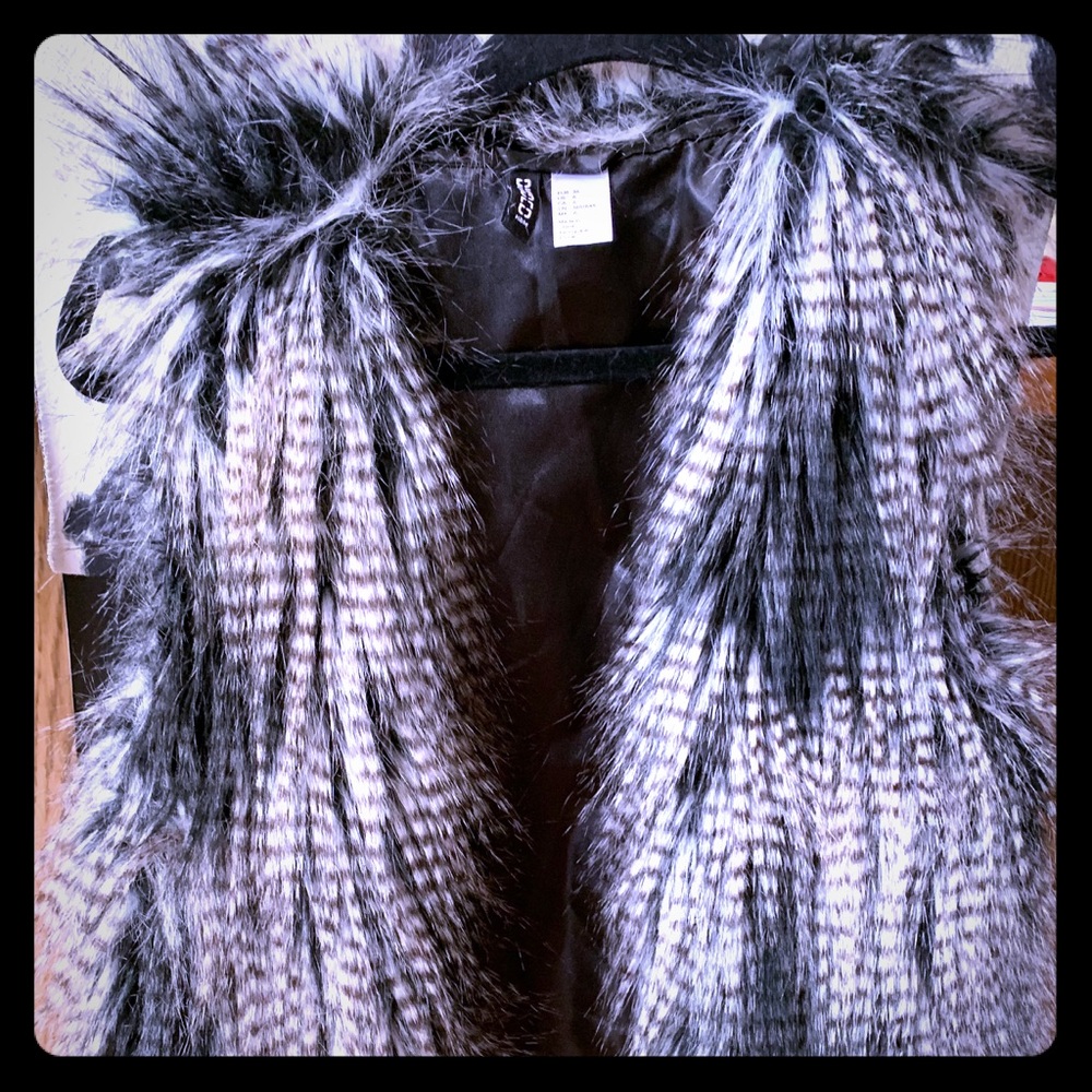 Faux fur vest Divided by H&M